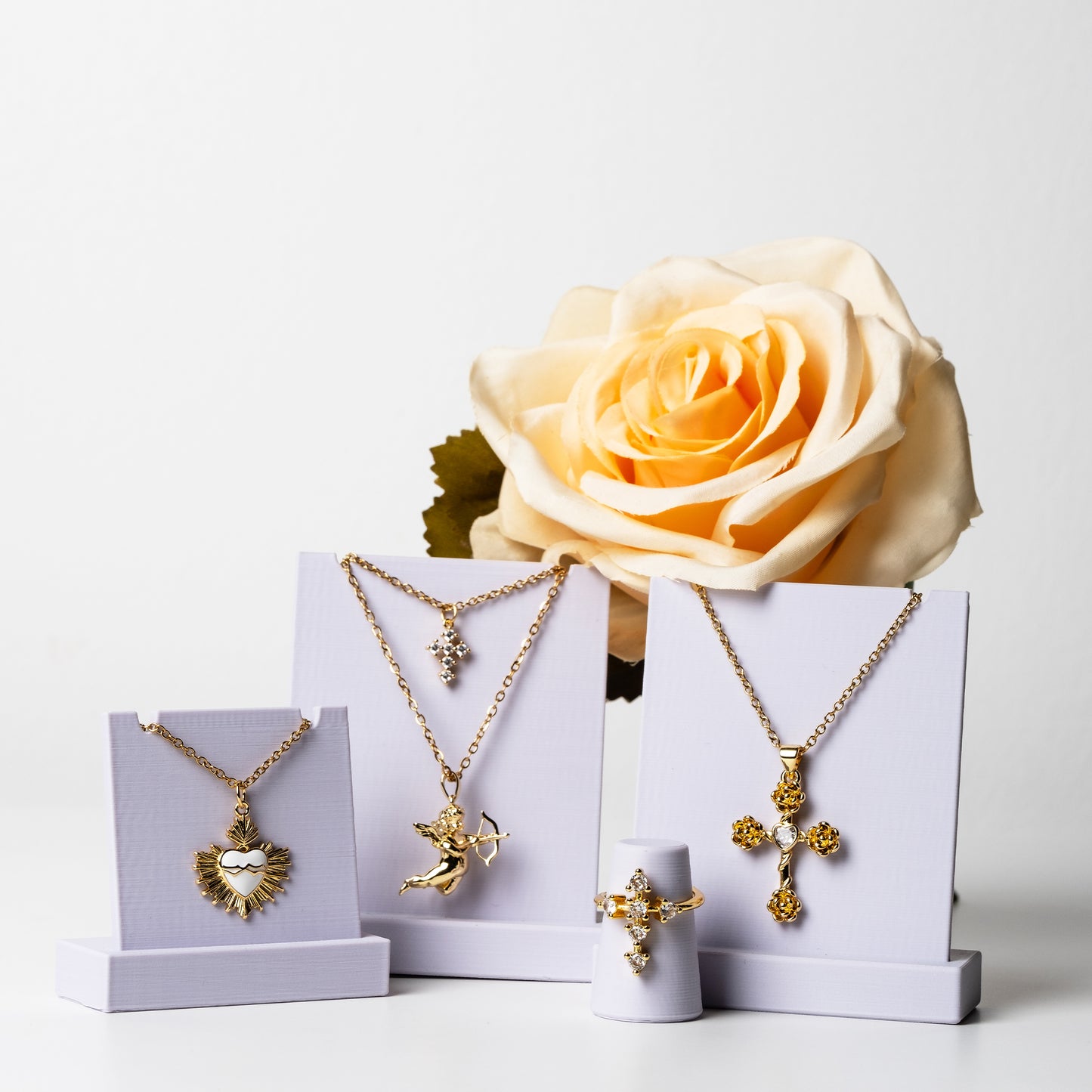 Ciondolo Croce con rose con Zirconia Cubica placcato in oro