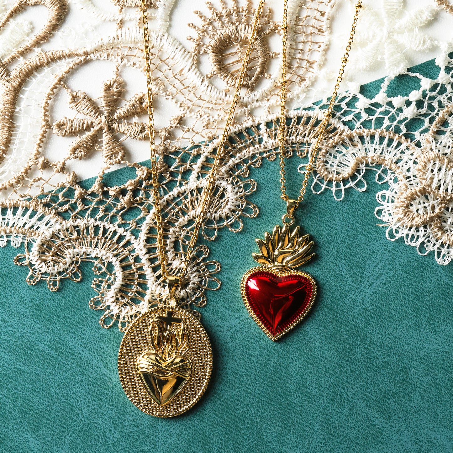 Medaglione pendente Cuore Sacro / Ex Voto placcata in oro