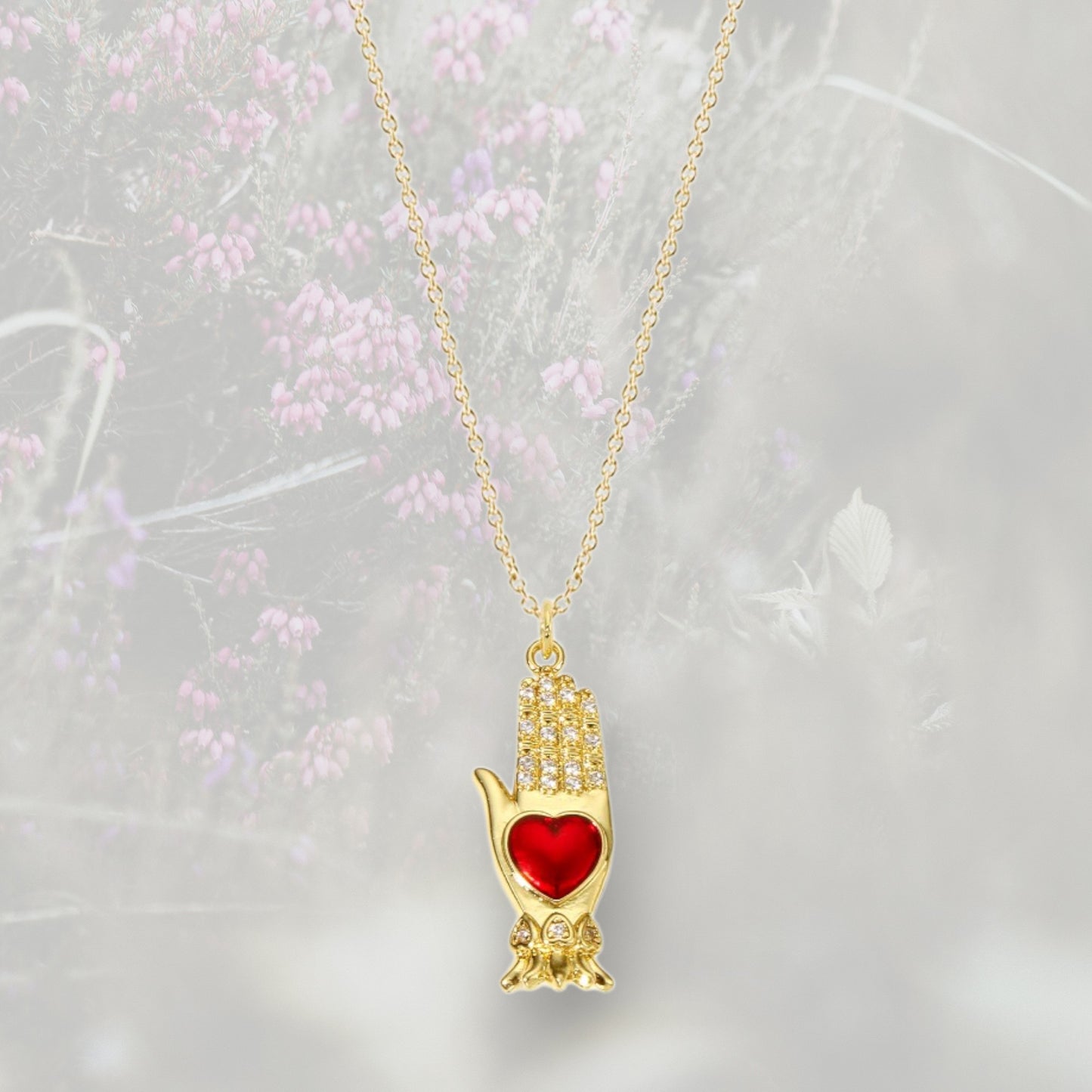 Collana con Mano di Fatima e cuore placcata in oro e smalto rosso con Zirconia Cubica