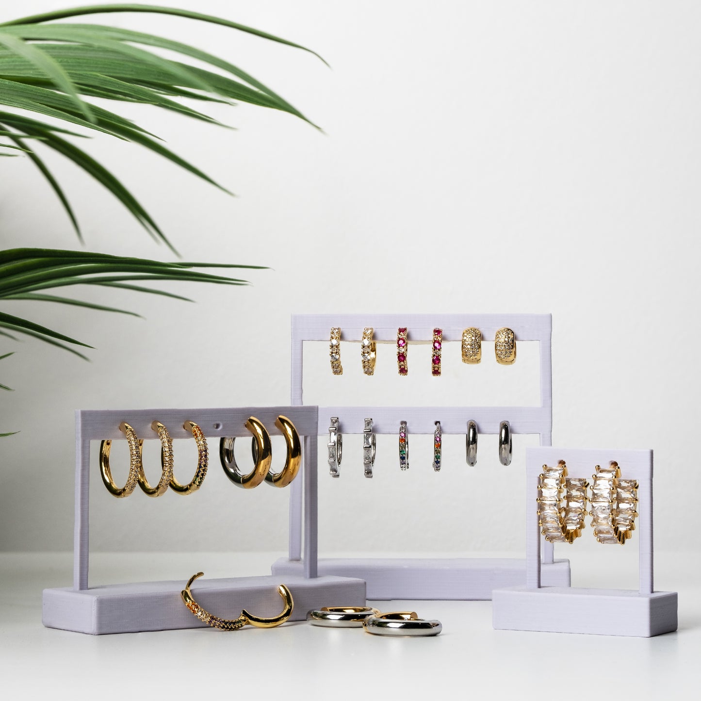 Orecchini a cerchietto minimal con Zirconia cubica bianca e colorata, placcati in oro 18k