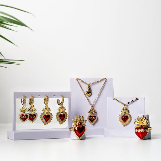 Collana con ciondolino Cuore Sacro / Ex Voto placcata in oro e smalto rosso con contorno in Zirconia Cubica