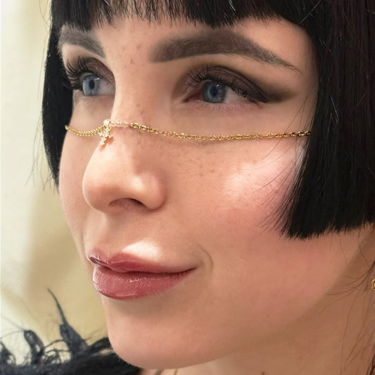 Catena per il viso con nasello con perline e crocina pendente di Zirconia Cubica, placcata in oro 18k o platino