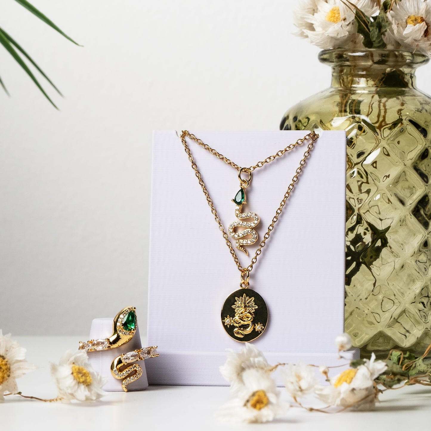 Ciondolino Serpente con testa a goccia verde, con Zirconia Cubica e placcato oro 18k