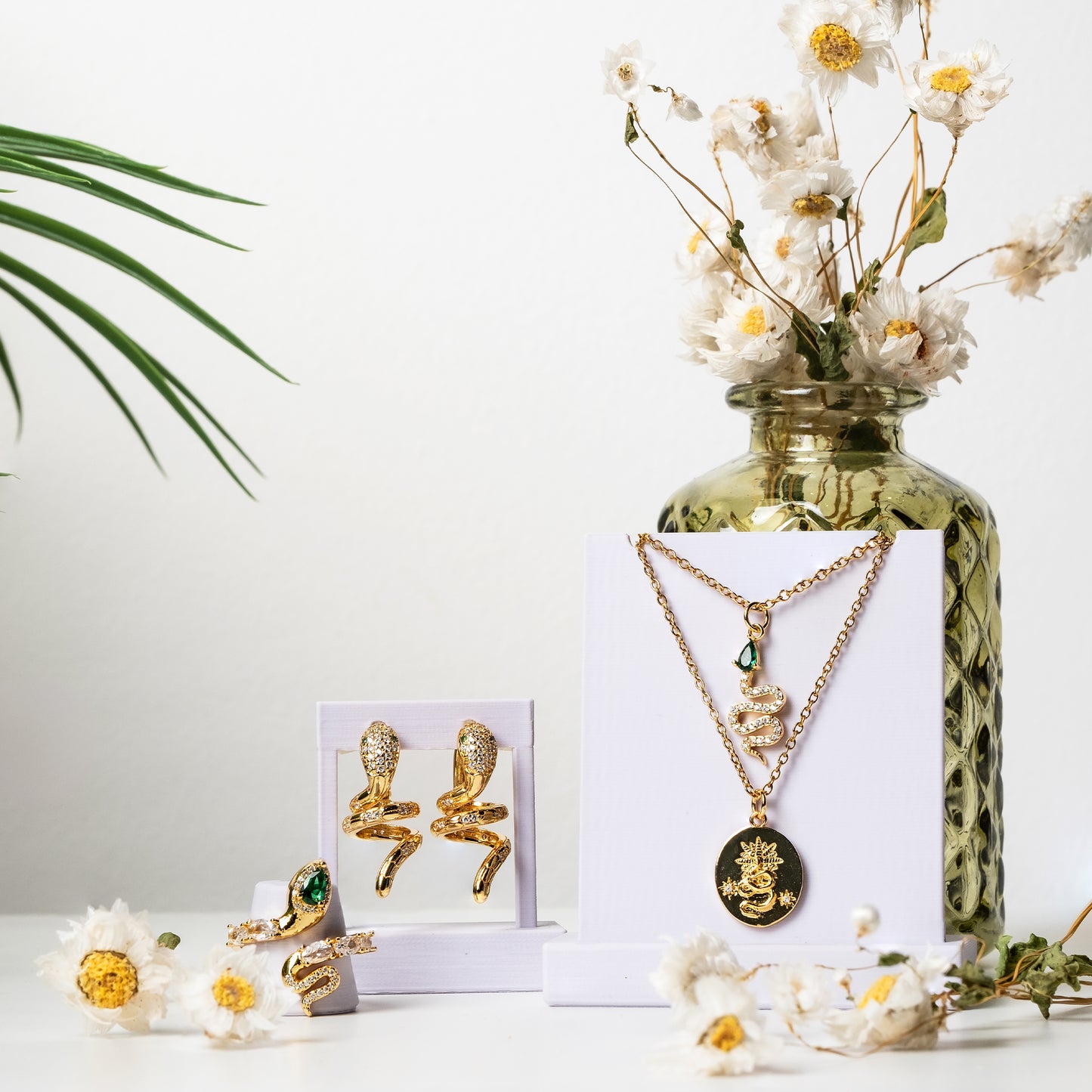 Ciondolino Serpente con testa a goccia verde, con Zirconia Cubica e placcato oro 18k