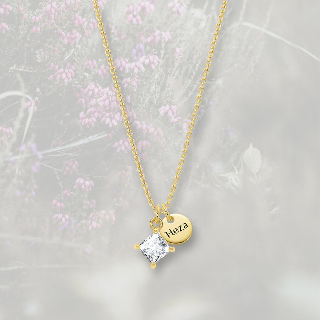 Collana con ciondolino in Zirconia Cubica taglio princess e tag con logo, placcata in oro 18k