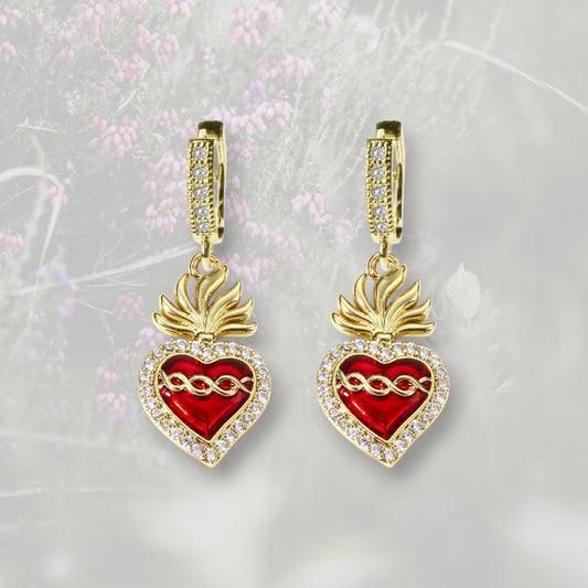 Orecchini a cerchietto con ciondolino Cuore Sacro / Ex Voto placcati in oro e smalto rosso con contorno in Zirconia Cubica