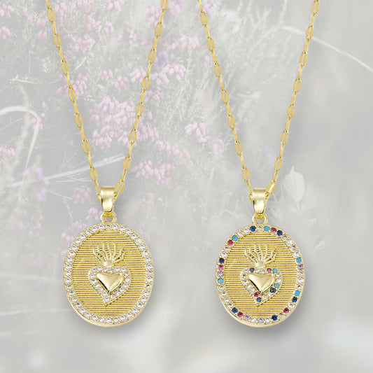 Collana con medaglietta con Cuore Sacro / Ex Voto placcata in oro, con Zirconia Cubica bianca o multicolor