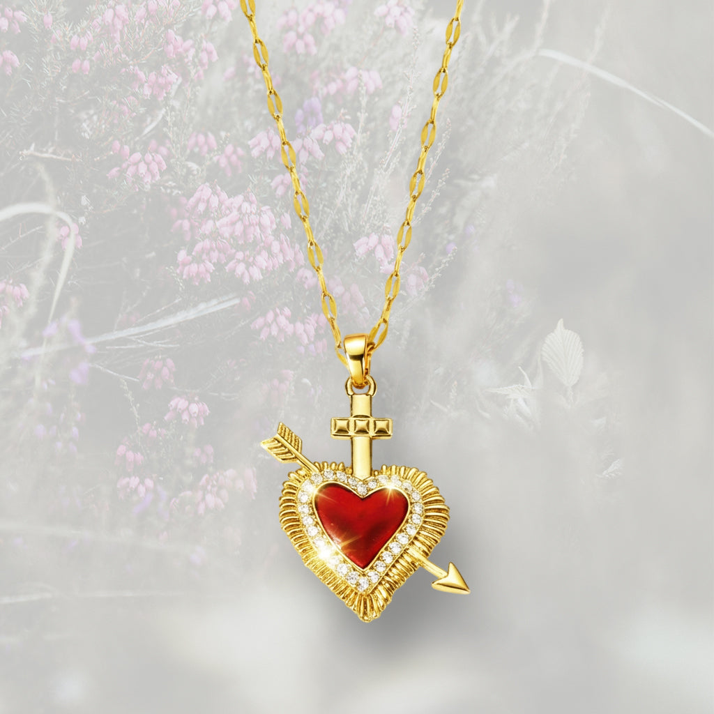 Collana pendente Cuore Sacro / Ex Voto e freccia placcata in oro 18k e smalto rosso con contorno in Zirconia Cubica