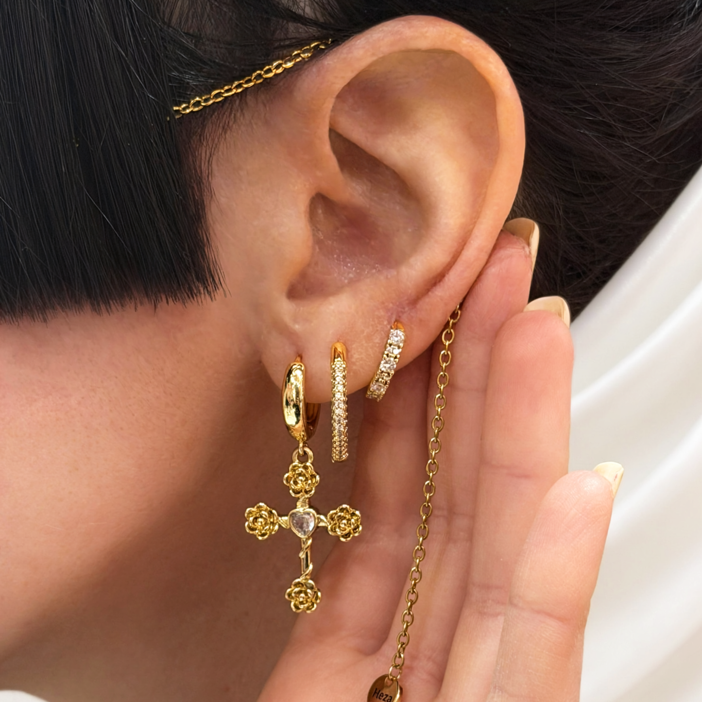 Orecchini a cerchietto con pavè di Zirconia Cubica, placcato in oro 18k o platino