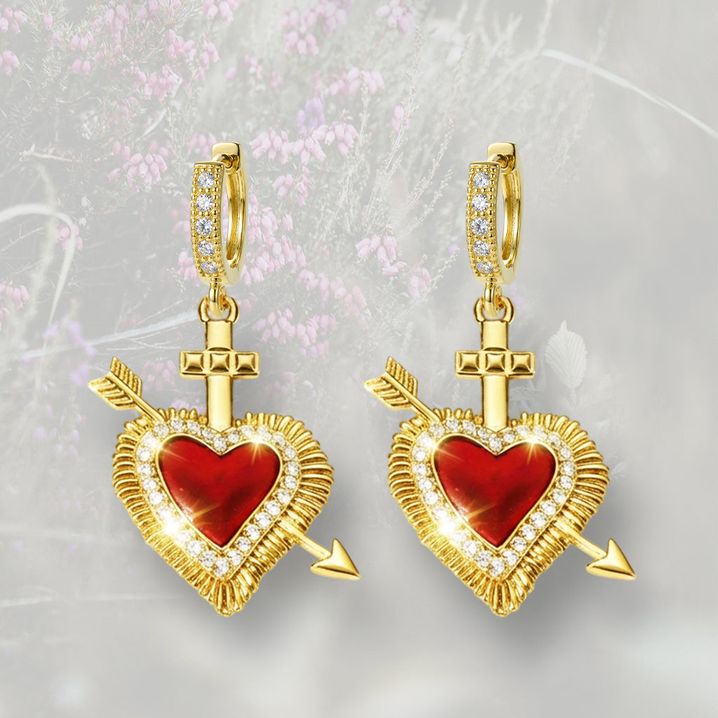 Orecchini a cerchietto con Cuore Sacro / Ex Voto e freccia placcata in oro 18k e smalto rosso con contorno in Zirconia Cubica