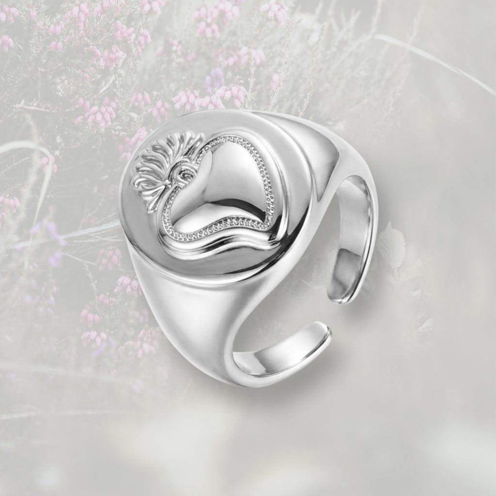 Anello Sigillo con Cuore Sacro / Ex Voto placcato in oro 18k o platino